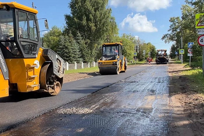 В селе Коршик по «Дорожному миллиарду» ремонтируют улицу Советская