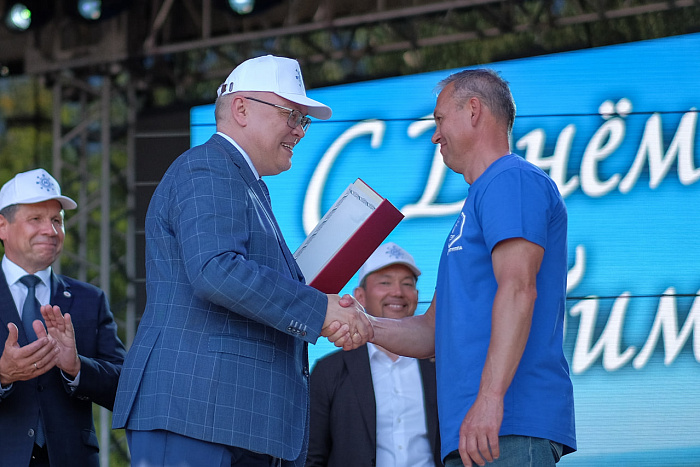 Александр Соколов поздравил жителей Омутнинска с Днем города и Днем металлурга 