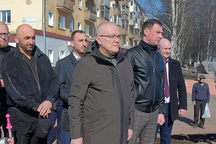 В Кирове освятили поклонный крест на месте строительства Феодоровской церкви