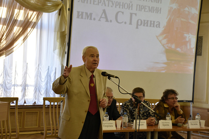 Лауреат премии Грина Сергей Дьячков посетил родной город писателя-романтика