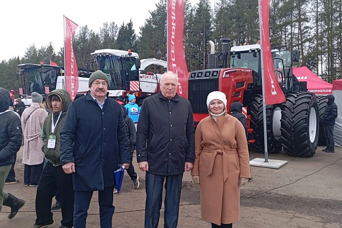 В Кирове показали самую современную сельхозтехнику