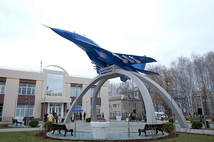 В Кирове открыли памятник «Самолет Миг-29»