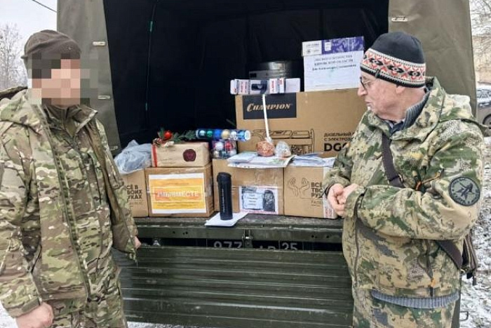 Донецкие дети встретили Новый год с кировской елочкой