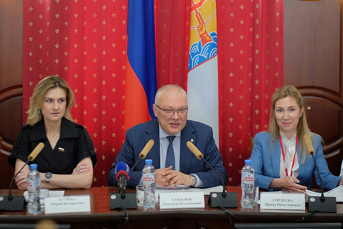 В Кирове проходит межрегиональный форум «Семья Вправе» 