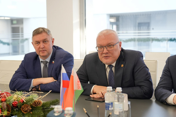Кировская делегация познакомилась с работой крупнейшего в СНГ производителя электроники