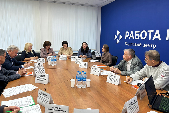 Почти 5 тысяч жителей Кировской области нашли работу на ярмарке вакансий