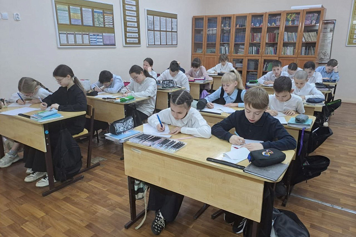 Военнослужащие в зоне СВО получат письма от кировских школьников