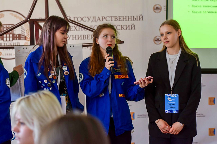 Карьерный форум объединил более 100 студентов Кирова