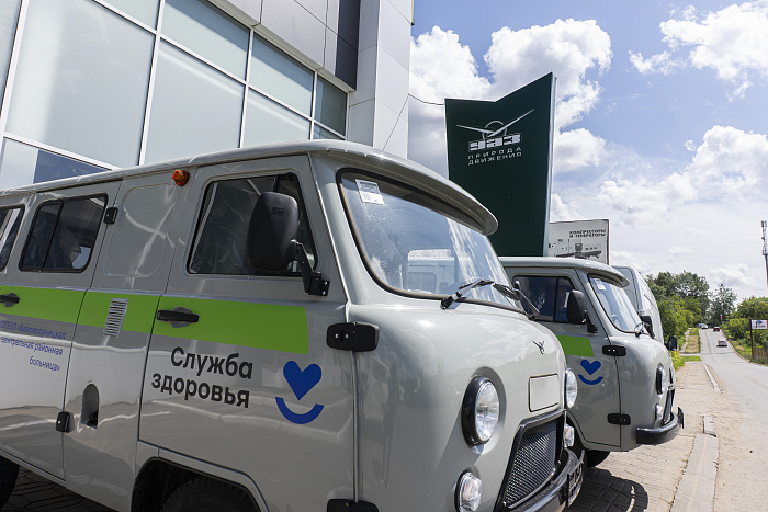Еще 10 районных больниц Кировской области получили новые автомобили