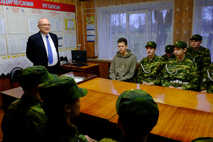 Александр Соколов: вопрос ремонта беговой дорожки спортшколы в Кикнуре проработаем