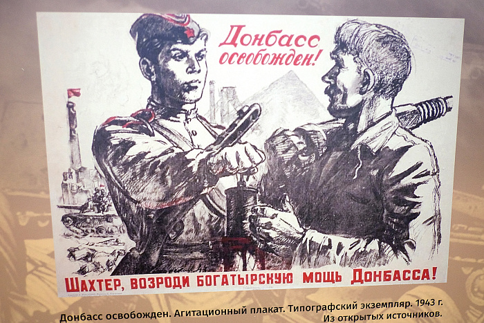 Александр Соколов посетил выставку, посвященную вкладу жителей вятской земли в военную летопись