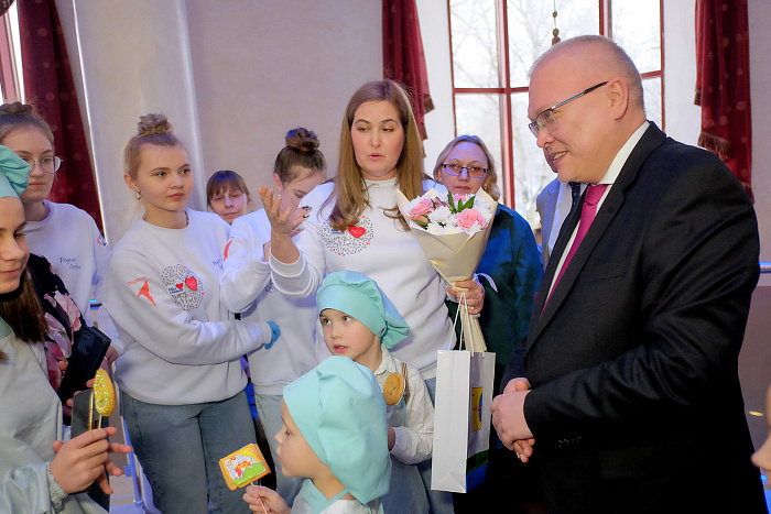 Александр Соколов дал старт Году семьи в Кировской области 