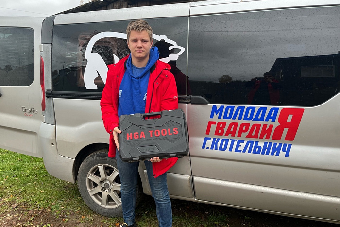 Котельничские молодогвардейцы доставили гуманитарный груз военнослужащим в Курской области
