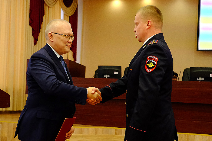 8 сотрудников УМВД получили благодарственные письма губернатора Кировской области