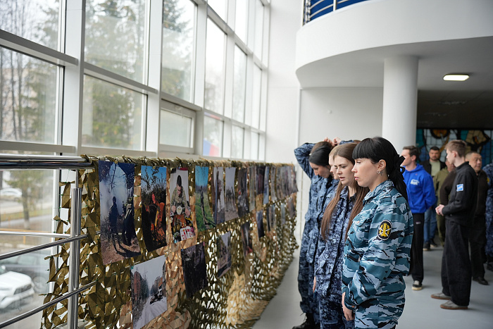 В Кирове открылась передвижная выставка «Zнай СВОих»