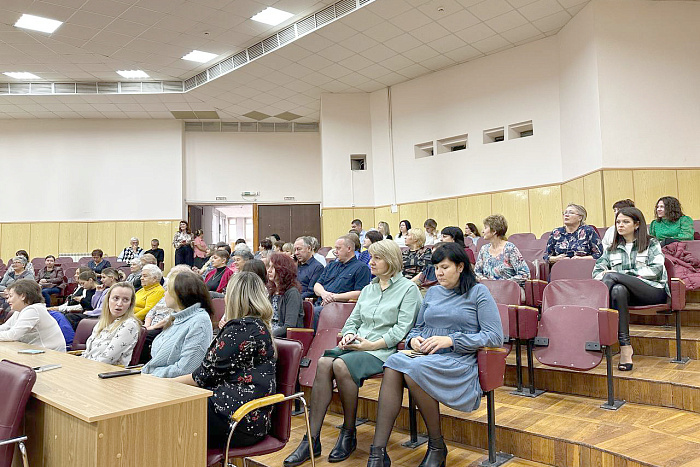 Руководство администрации правительства области и минздрава встретились с пациентами и коллективом Вятскополянской ЦРБ