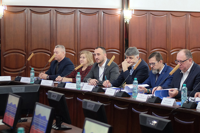 Депутаты Госдумы обсудили в Кирове межнациональные взаимоотношения