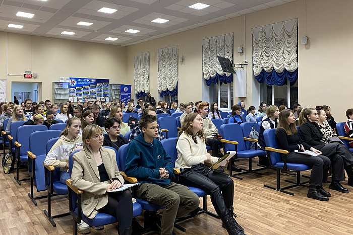 Кировским студентам доступна оплата льготного проезда картой «МИР»