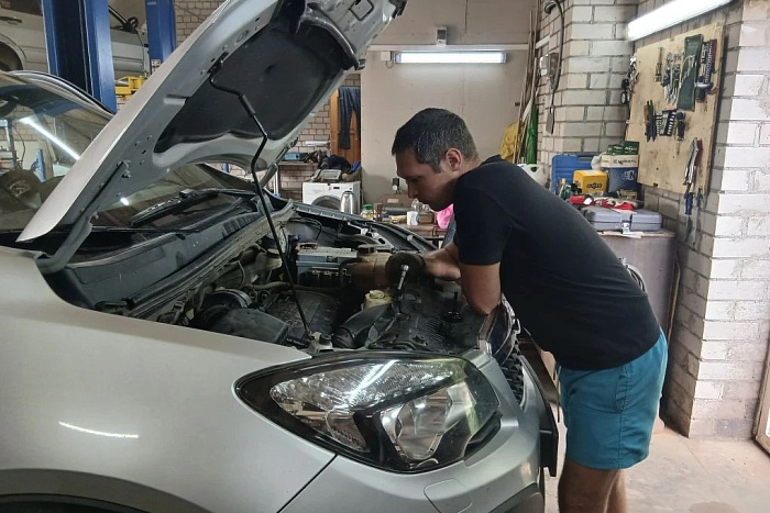 Многодетный отец при помощи соцконтракта открыл автомастерскую