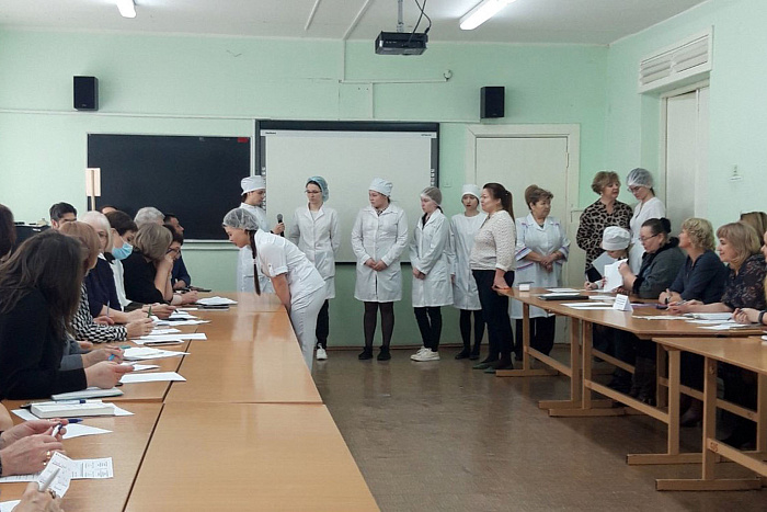 Районные больницы Кировской области привлекают выпускников медицинских колледжей и вузов из других регионов России