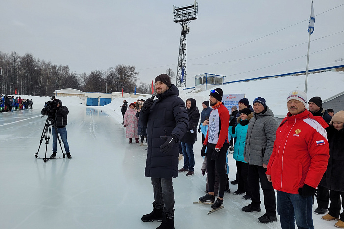 Около 300 кировчан вышли на старт всероссийских соревнований «Лед надежды нашей» 