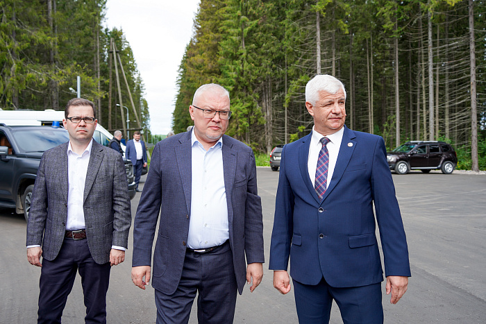 Социально ответственный бизнес: металлургический завод отремонтировал улицу в Омутнинске