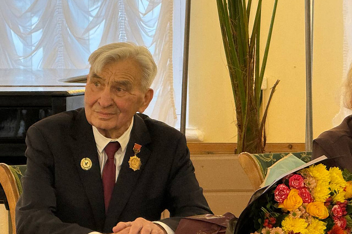 В библиотеке Герцена презентовали книгу о Почетном гражданине города Кирова Геннадии Кощееве