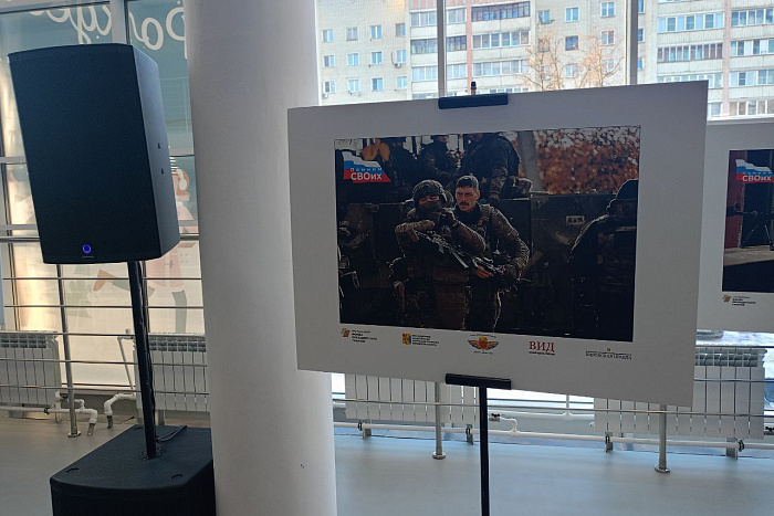 В Кирове продолжается фотовыставка «Помним СВОих»