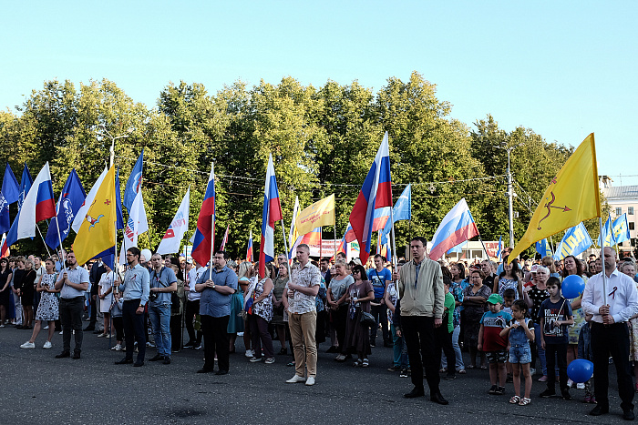Более полутора тысяч кировчан приняли участие в акции «Флаг моего государства»