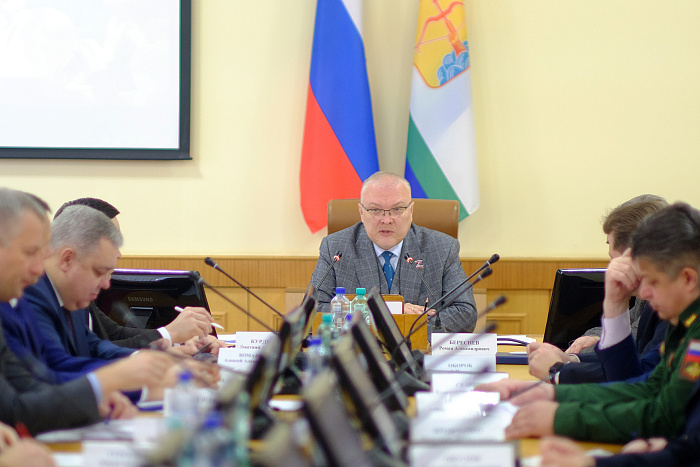 Александр Соколов: мы должны начать строить жилье в районах области 