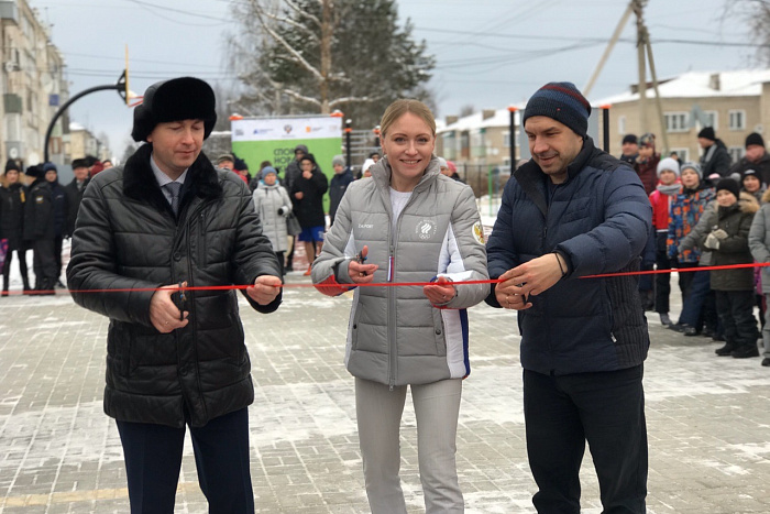 В Зуевке открыли новую спортивную площадку