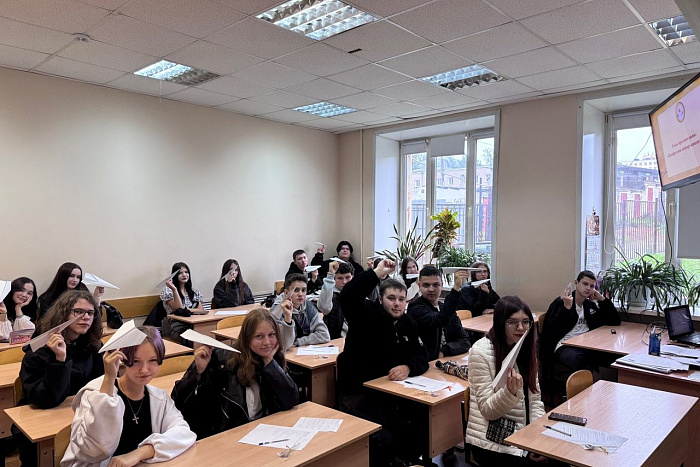 В День знаний дети и педагоги обсудили важность обучения