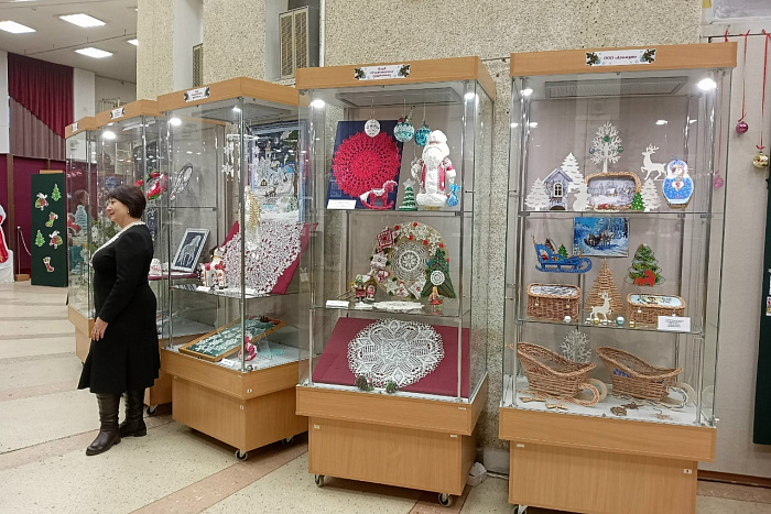 Кировчане увидят 100-летнюю историю новогодних ёлок