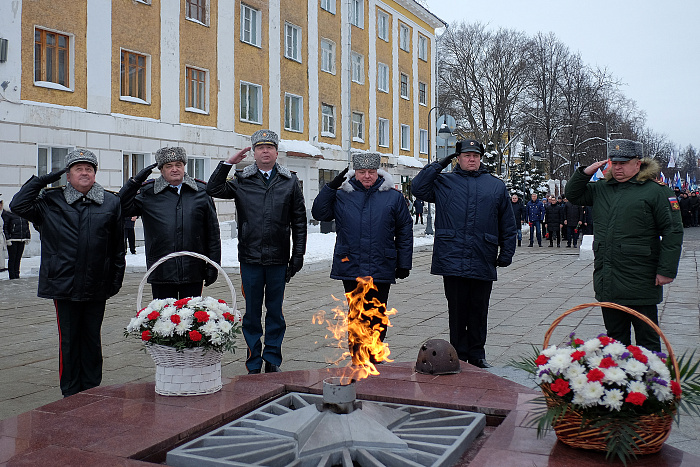 Александр Соколов возложил цветы к Вечному огню