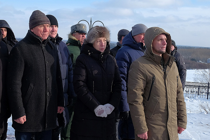 Александр Соколов с прихожанами помолился о старте восстановления храма в честь иконы Феодоровской Божией Матери