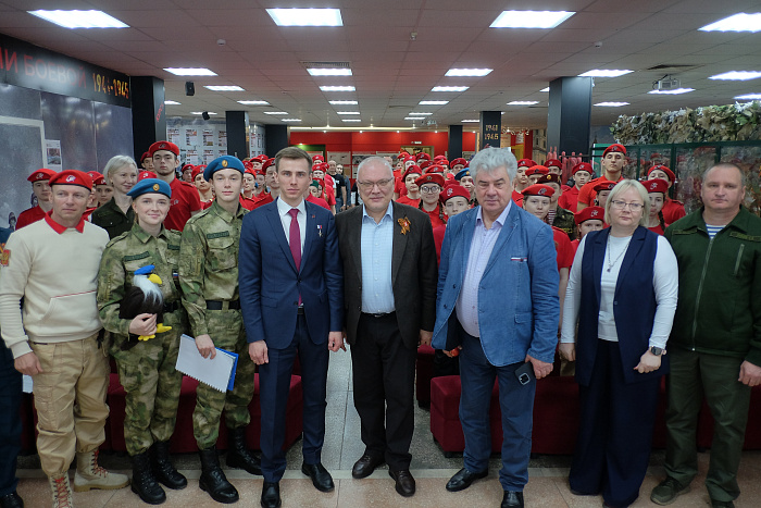 Кировские юнармейцы представили Александру Соколову и Героям России свои достижения