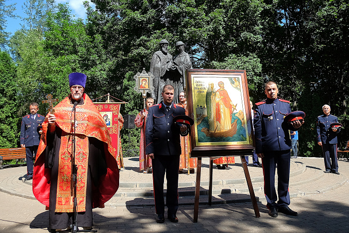 В Кирове прошел традиционный крестный ход в честь святых Петра и Февронии