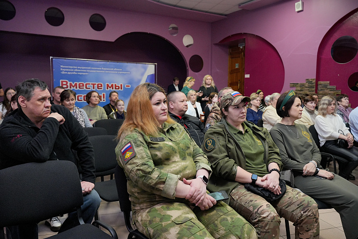 В Кирове прошел первый квартирник «Для СВОих»