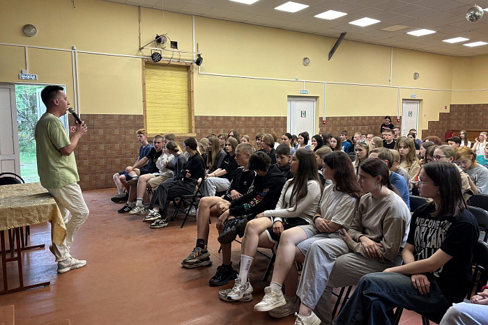 В Кировской области продолжается реализация проекта «Инклюзивный кинопоказ»