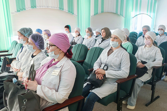В кировский Центр травматологии пришли 12 молодых специалистов