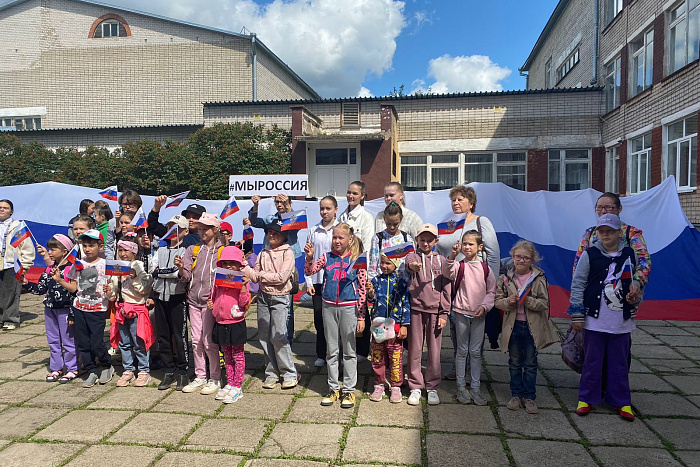 Более 200 детей проведут каникулы в лагерях дневного пребывания центров соцобслуживания
