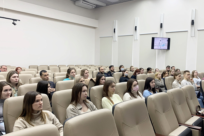 На работу в Кировский стоматологический центр пришли 33 молодых специалиста