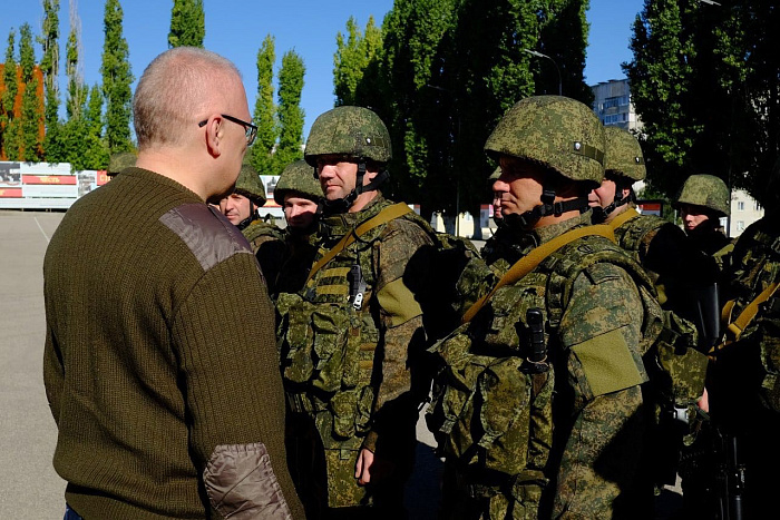 Губернатор Александр Соколов приехал в Вольск к мобилизованным из Кировской области 