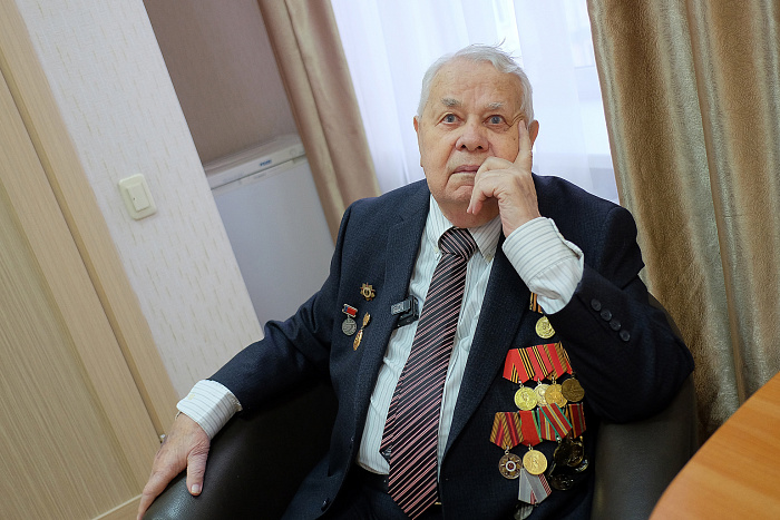 Александр Соколов вручил юбилейную медаль ветерану Великой Отечественной войны