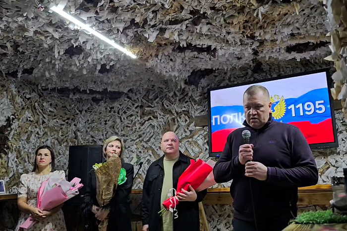 Кировские артисты поздравили военнослужащих с Днем защитника Отечества