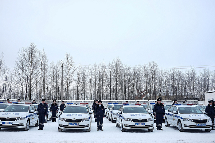 Александр Чурин вручил ключи от новых патрульных автомобилей сотрудникам Госавтоинспекции