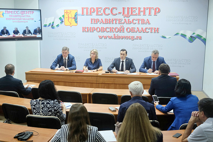 Руководители здравоохранения области рассказали главам районов о реализации нацпроектов на территории региона