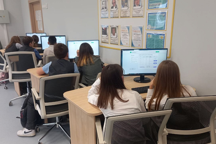 Кировские школьники познакомились с промышленными профессиями 