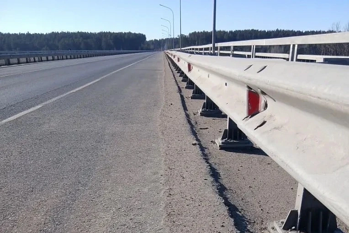 Мост через Вятку очищают после зимы