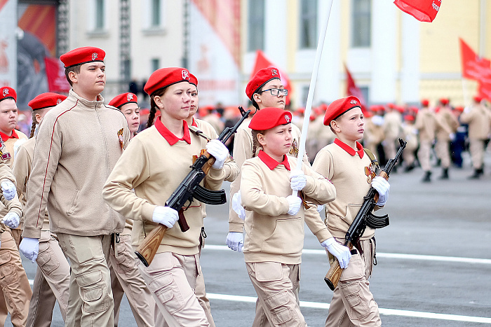 Впервые в Кирове прошел юнармейский парад
